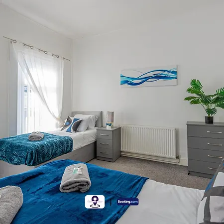 Holiday home Last-minute Grabs L Premium Offers L 4bdr House By Finesse Short Lets & Serviced With Free Wifi *