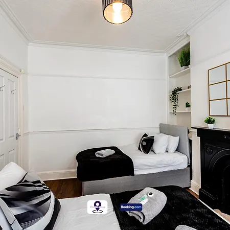 Last-minute Grabs L Premium Offers L 4bdr House By Finesse Short Lets & Serviced With Free Wifi Holiday home *