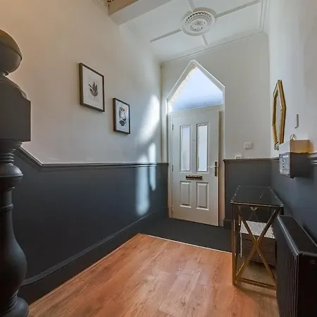 The Rockfield By Serene Stylish 6br Near Anfield With Bar Parking Virgin Media And Fast Wifi * Liverpool