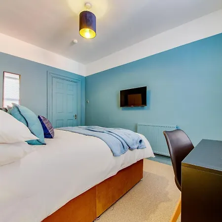 Holiday home The Rockfield By Serene Stylish 6br Near Anfield With Bar Parking Virgin Media And Fast Wifi *