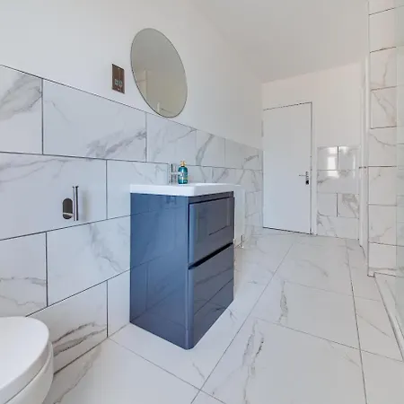 Holiday home The Rockfield By Serene Stylish 6br Near Anfield With Bar Parking Virgin Media And Fast Wifi *