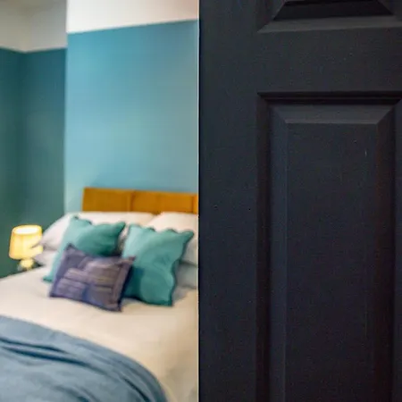 The Rockfield By Serene Stylish 6br Near Anfield With Bar Parking Virgin Media And Fast Wifi *