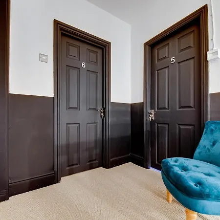 Holiday home The Rockfield By Serene Stylish 6br Near Anfield With Bar Parking Virgin Media And Fast Wifi *