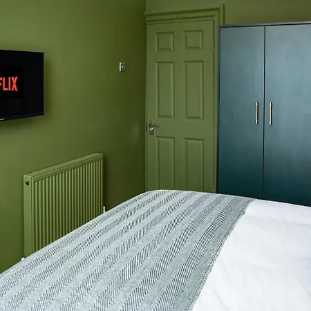The Rockfield By Serene Stylish 6br Near Anfield With Bar Parking Virgin Media And Fast Wifi Liverpool