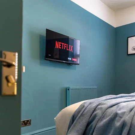 Holiday home The Rockfield By Serene Stylish 6br Near Anfield With Bar Parking Virgin Media And Fast Wifi *