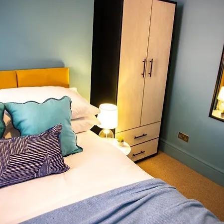 The Rockfield By Serene Stylish 6br Near Anfield With Bar Parking Virgin Media And Fast Wifi Holiday home Liverpool