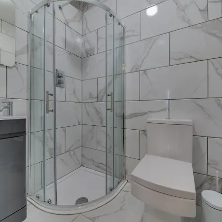 Holiday home The Rockfield By Serene Stylish 6br Near Anfield With Bar Parking Virgin Media And Fast Wifi Liverpool