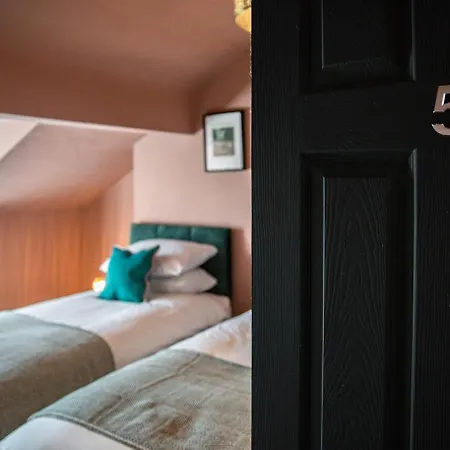 The Rockfield By Serene Stylish 6br Near Anfield With Bar Parking Virgin Media And Fast Wifi