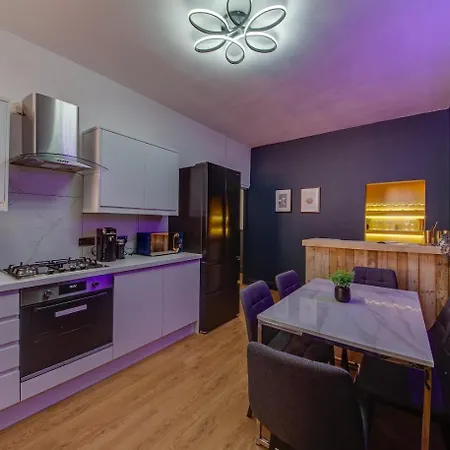 The Rockfield By Serene Stylish 6br Near Anfield With Bar Parking Virgin Media And Fast Wifi * Liverpool