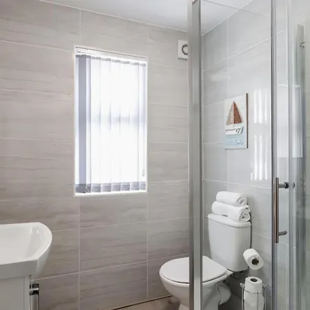Holiday home Huge Discounts Off Month Stays, Free Parking, Contractors