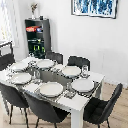 Huge Discounts Off Month Stays, Free Parking, Contractors Holiday home