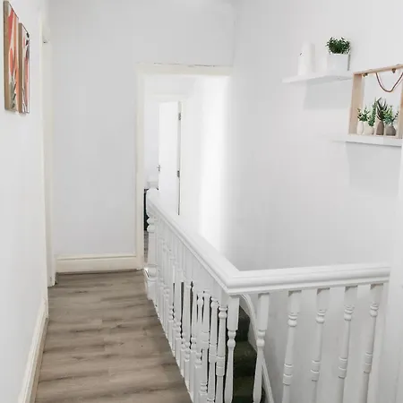 Holiday home Huge Discounts Off Month Stays, Free Parking, Contractors Liverpool