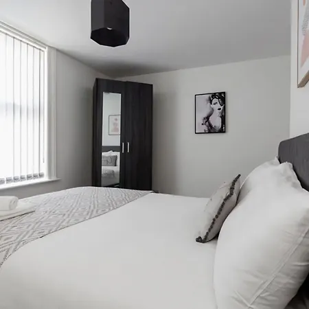 Huge Discounts Off Month Stays, Free Parking, Contractors Liverpool