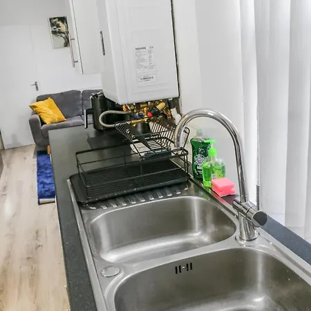 Huge Discounts Off Month Stays, Free Parking, Contractors Liverpool