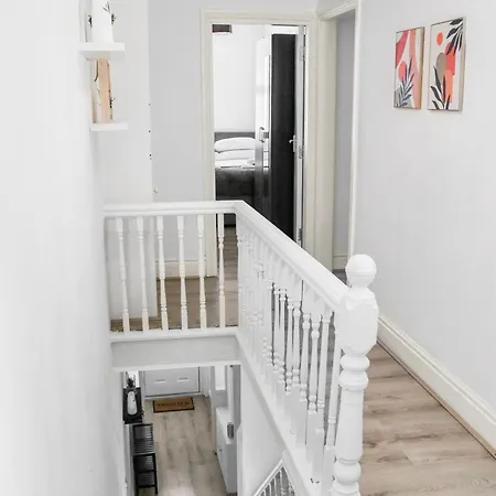 Holiday home Huge Discounts Off Month Stays, Free Parking, Contractors Liverpool