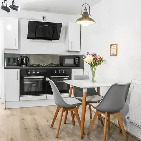 Huge Discounts Off Month Stays, Free Parking, Contractors *