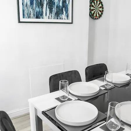 Holiday home Huge Discounts Off Month Stays, Free Parking, Contractors *