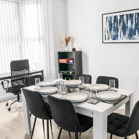 Huge Discounts Off Month Stays, Free Parking, Contractors * Liverpool