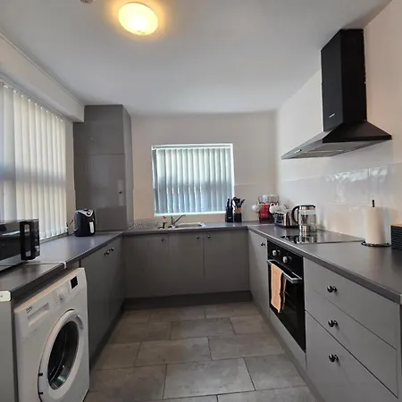 3 Em Kensington * Liverpool