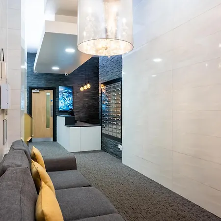 Staycity Centre Lägenhetshotell 4*