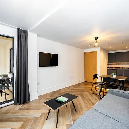 Staycity Centre Lägenhetshotell 4*