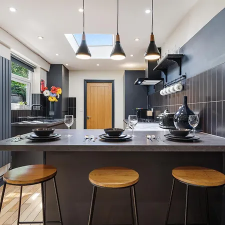 Wrights Terrace - Air Host And - 4 Bedroom Holiday home Liverpool