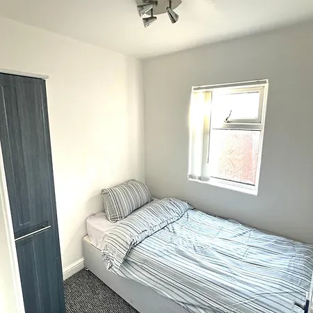 Single Bedroom In Privatunterkunft *