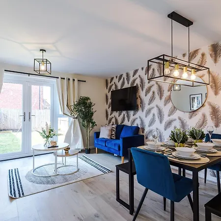 Liverpool-Halewood-Speke 3 Bedrooms, 2,5 Bath Driveway Parking Sleeps 9 - Fully Equipped Modern, Luxury Home Anfield Fc Kings Docks Waterfront Bank Arena * Liverpool