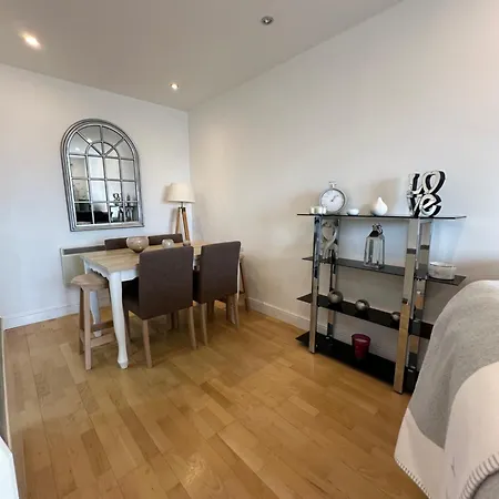 River View 2 Bedroom Apartment Liverpool