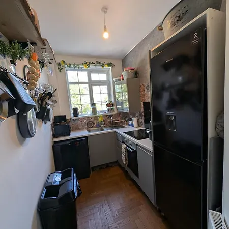 Lejlighed Luxury 3 Bed House With Off Road Parking For 2 Cars, Garden, 10 Minutes From City-centre