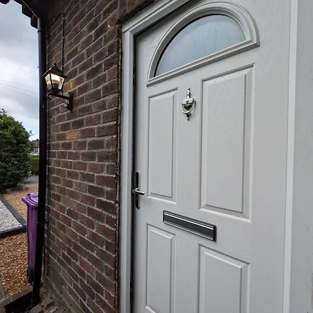 Luxury 3 Bed House With Off Road Parking For 2 Cars, Garden, 10 Minutes From City-centre Lejlighed Liverpool