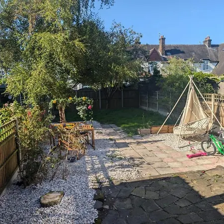 Luxury 3 Bed House With Off Road Parking For 2 Cars, Garden, 10 Minutes From City-centre *