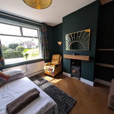 Luxury 3 Bed House With Off Road Parking For 2 Cars, Garden, 10 Minutes From City-centre Lejlighed Liverpool