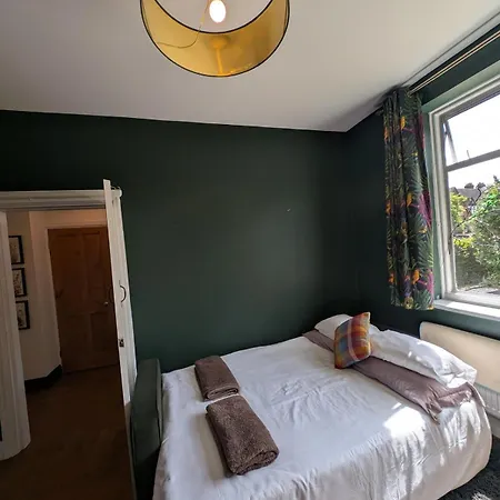 Lejlighed Luxury 3 Bed House With Off Road Parking For 2 Cars, Garden, 10 Minutes From City-centre Liverpool