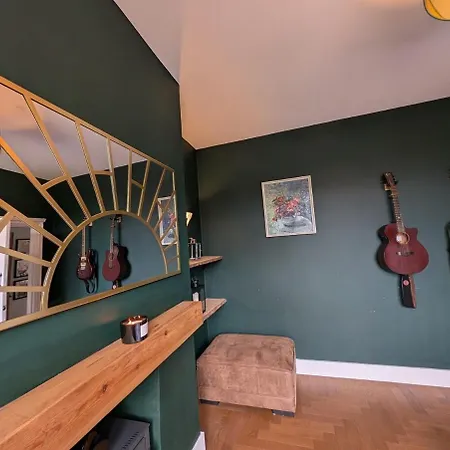 Luxury 3 Bed House With Off Road Parking For 2 Cars, Garden, 10 Minutes From City-centre Lejlighed