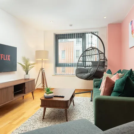 Town Centre Stay, 2 Bed 2 Bath, Sleeps Up To 7 * Liverpool