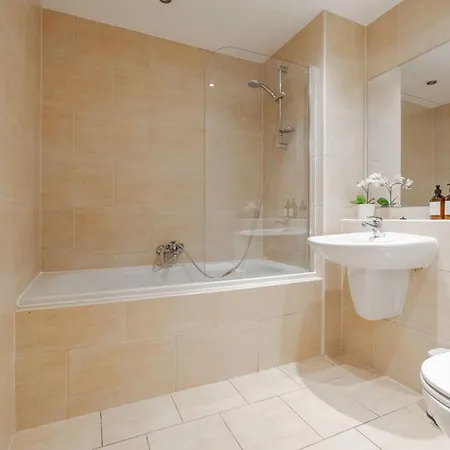 Town Centre Stay, 2 Bed 2 Bath, Sleeps Up To 7 * Liverpool