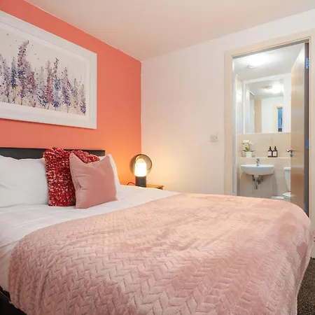 Town Centre Stay, 2 Bed 2 Bath, Sleeps Up To 7 * Liverpool