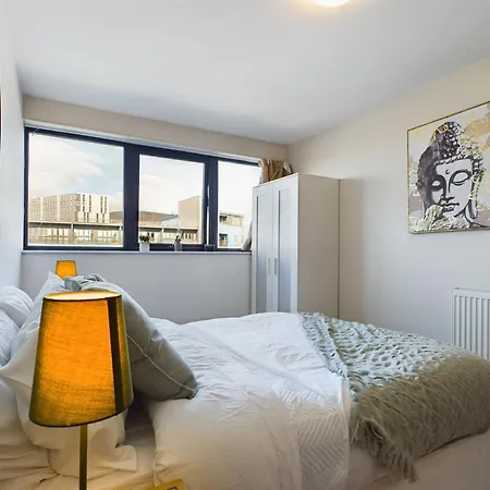 Stylish Central Apartment 2 Beds 4 Guests Long Term Stays