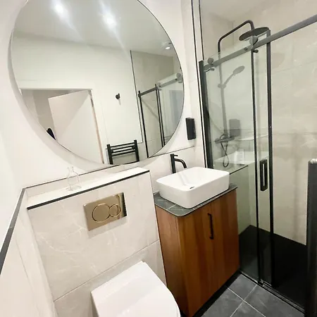 2 Bedroom Near Anfield Stadium - Sleeps 4 Per Flat 公寓 *