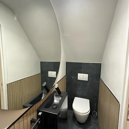 2 Bedroom Near Anfield Stadium - Sleeps 4 Per Flat