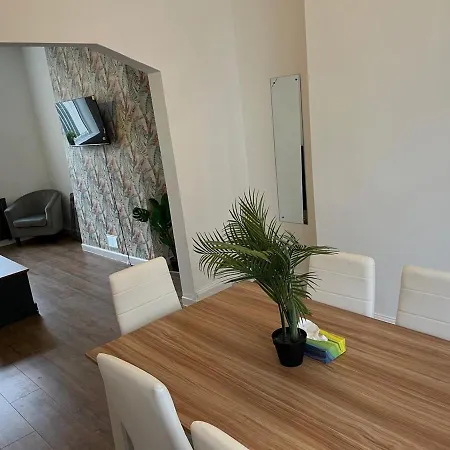 Spacious, Modern 3br House, Lfc, Free Parking