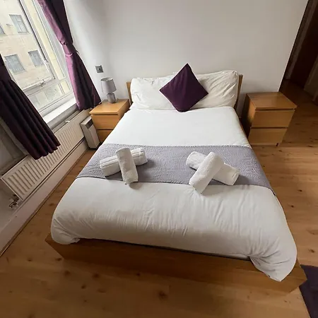 Large Centre Apartment *