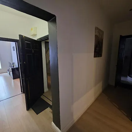 Deluxe 2br Near Center - Sleeps 6 Appartement *