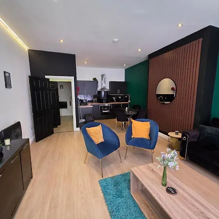 Deluxe 2br Near Center - Sleeps 6 Appartement