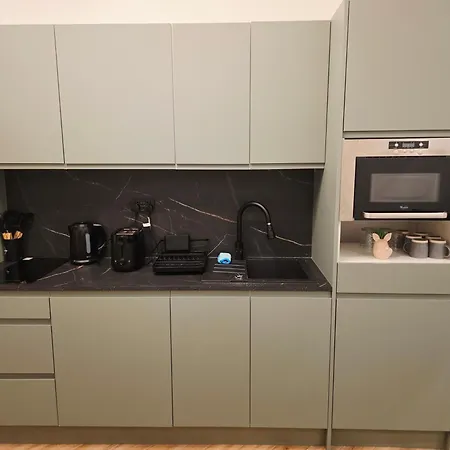 2 Bedroom Near Anfield Stadium - Sleeps 4 Per Flat *