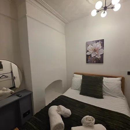 2 Bedroom Near Anfield Stadium - Sleeps 4 Per Flat Liverpool