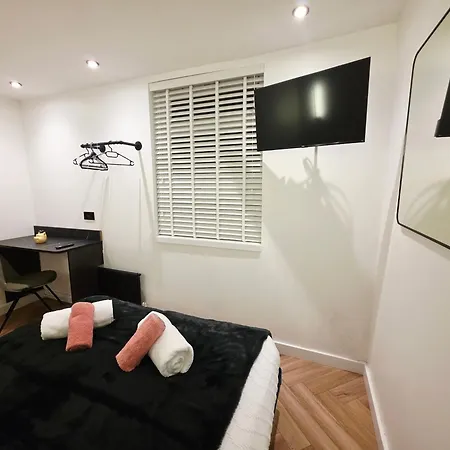 2 Bedroom Near Anfield Stadium - Sleeps 4 Per Flat 利物浦