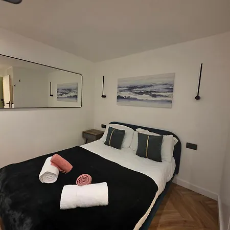 2 Bedroom Near Anfield Stadium - Sleeps 4 Per Flat * 利物浦