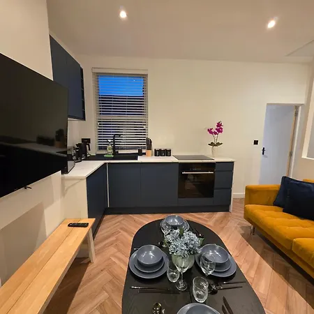 2 Bedroom Near Anfield Stadium - Sleeps 4 Per Flat Apartment *